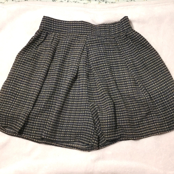 Zara Shorts - Picture 1 of 2
